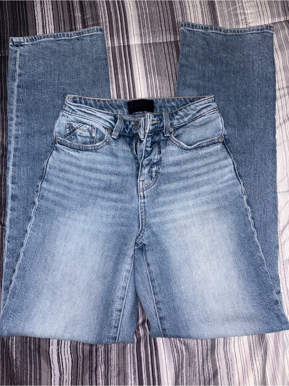 Buckle Black light Wash Women’s Jeans